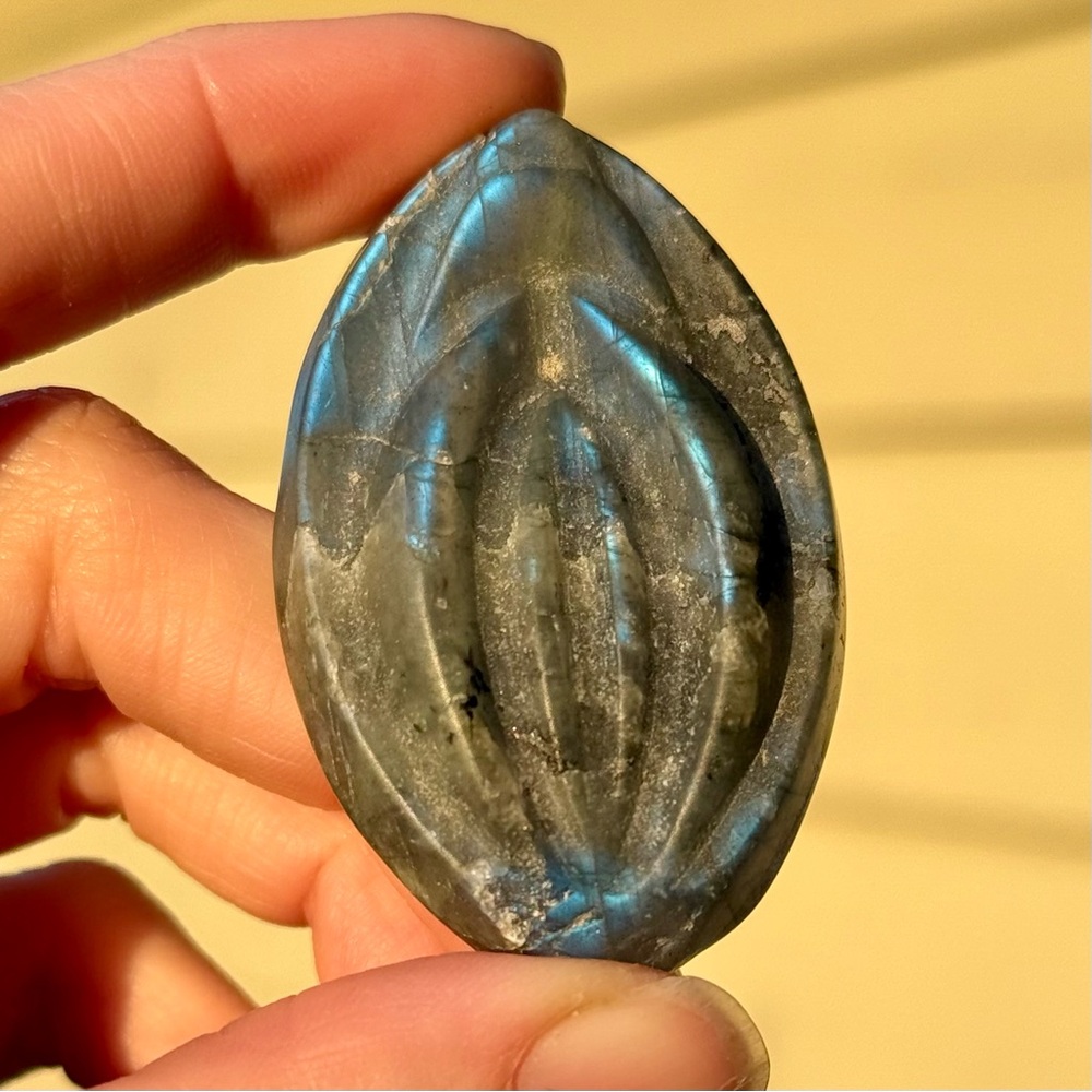 Labradorite Yoni Carving